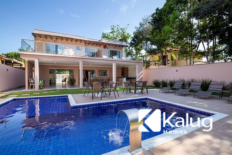 Muito espaço para criançada brincar! Casa com Piscina e Chur