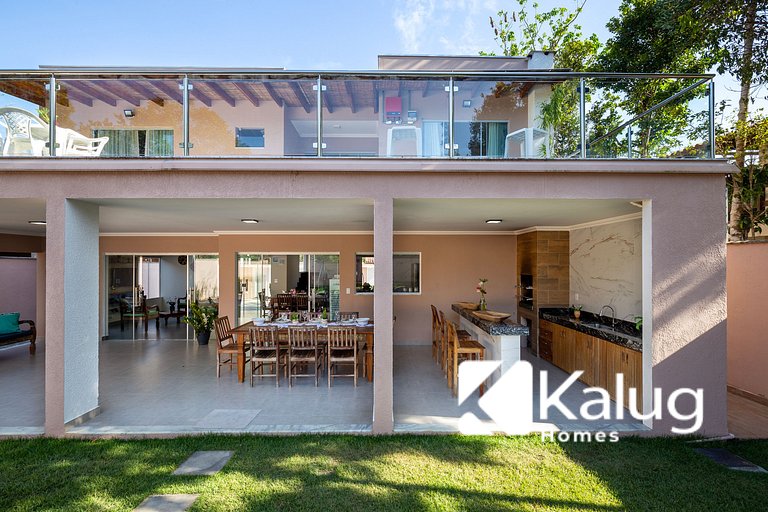 Muito espaço para criançada brincar! Casa com Piscina e Chur