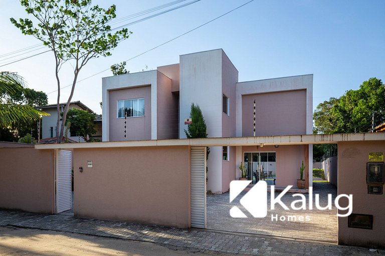 Casa com Piscina e Churrasqueira Privativa !