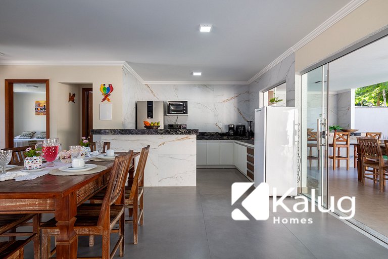 Muito espaço para criançada brincar! Casa com Piscina e Chur