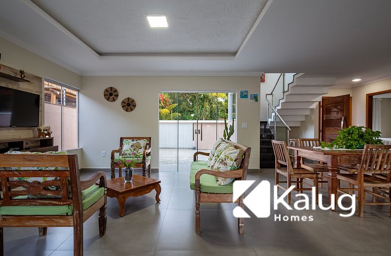 Muito espaço para criançada brincar! Casa com Piscina e Chur