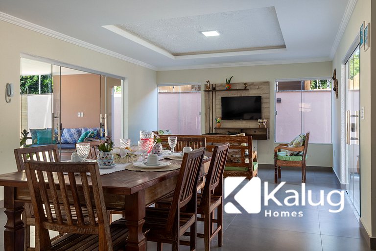 Muito espaço para criançada brincar! Casa com Piscina e Chur