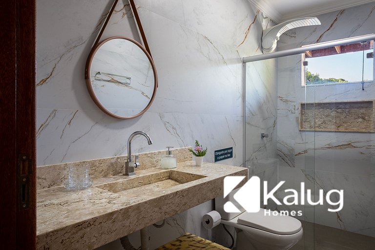 Muito espaço para criançada brincar! Casa com Piscina e Chur
