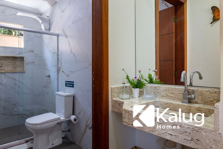 Muito espaço para criançada brincar! Casa com Piscina e Chur
