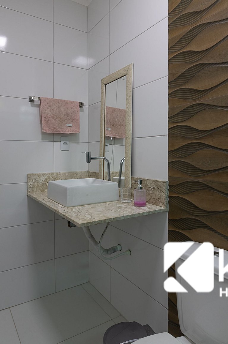 2 suítes e churrasqueira a 500m da Praia do Sul