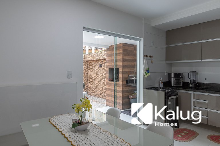 2 suítes e churrasqueira a 500m da Praia do Sul