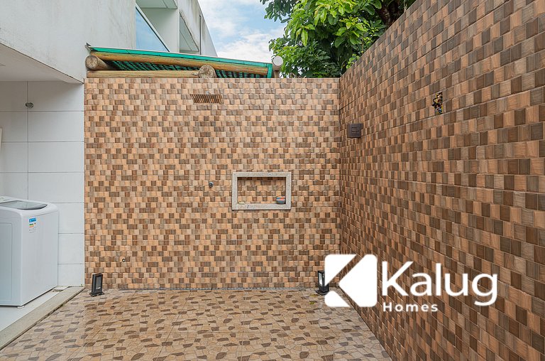 2 suítes e churrasqueira a 500m da Praia do Sul